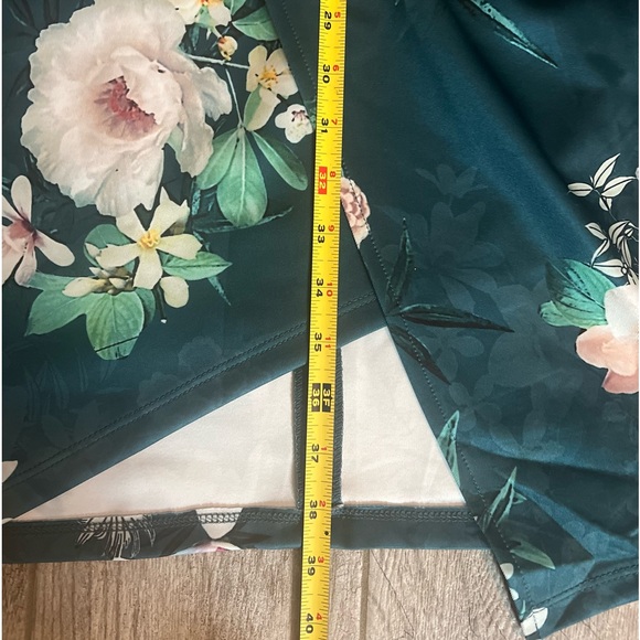 Halter style green flower dress Medium by Venus - Picture 10 of 17